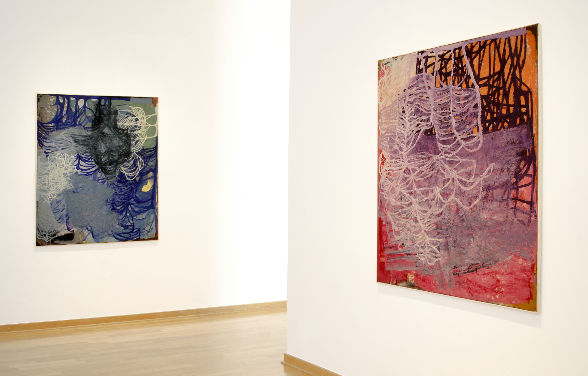 Dances Nr. 1 und Nr. 2, 2023, jeweils 140 x 120 cm, Öl auf Leinwand, Installationsansicht im Eichenmüllerhaus Lemgo